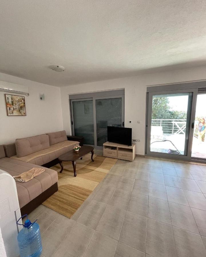 Apartman Ail 2 Ulcinj Exterior foto