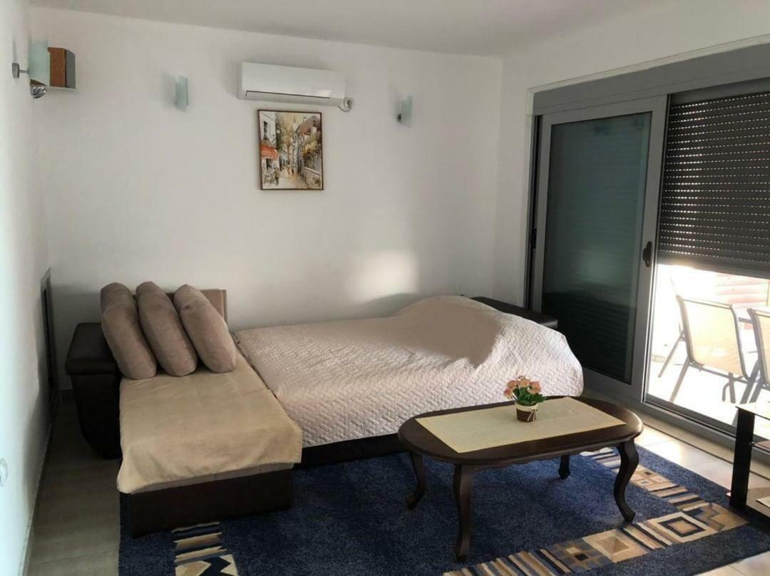 Apartman Ail 2 Ulcinj Exterior foto